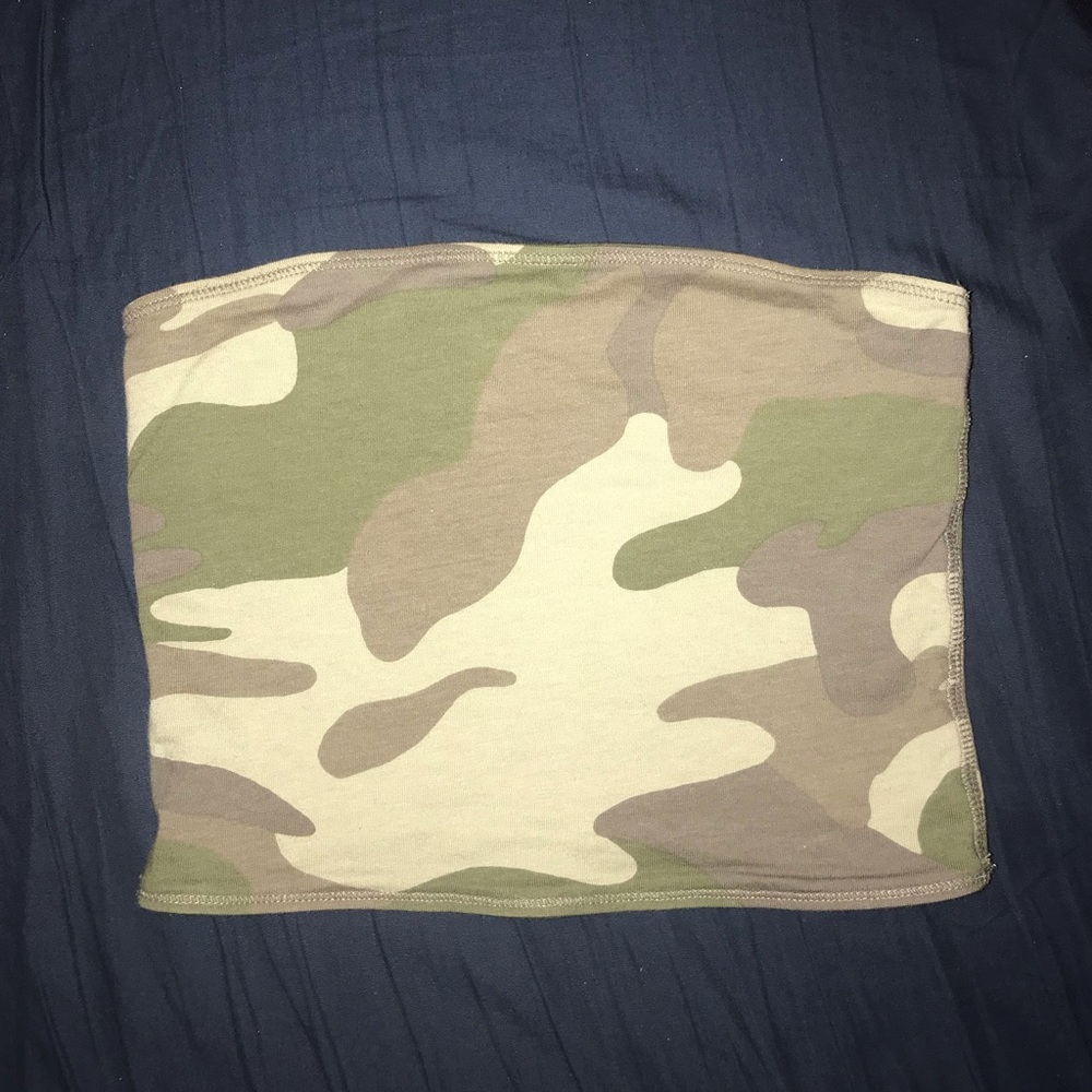 ‼️2/$15‼️Hollister Reversible Tupe Top